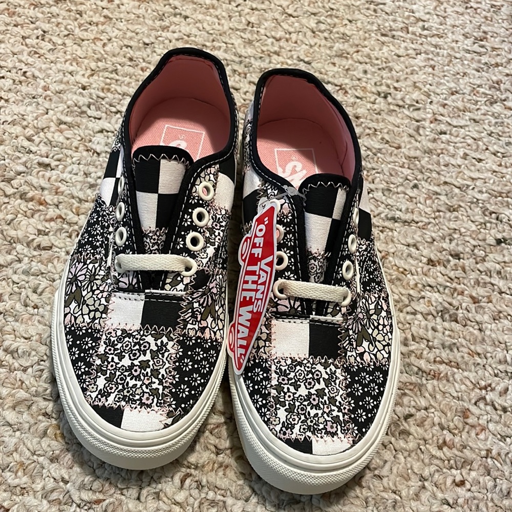 Women Black pink and white authentic vans size 5.5 no box